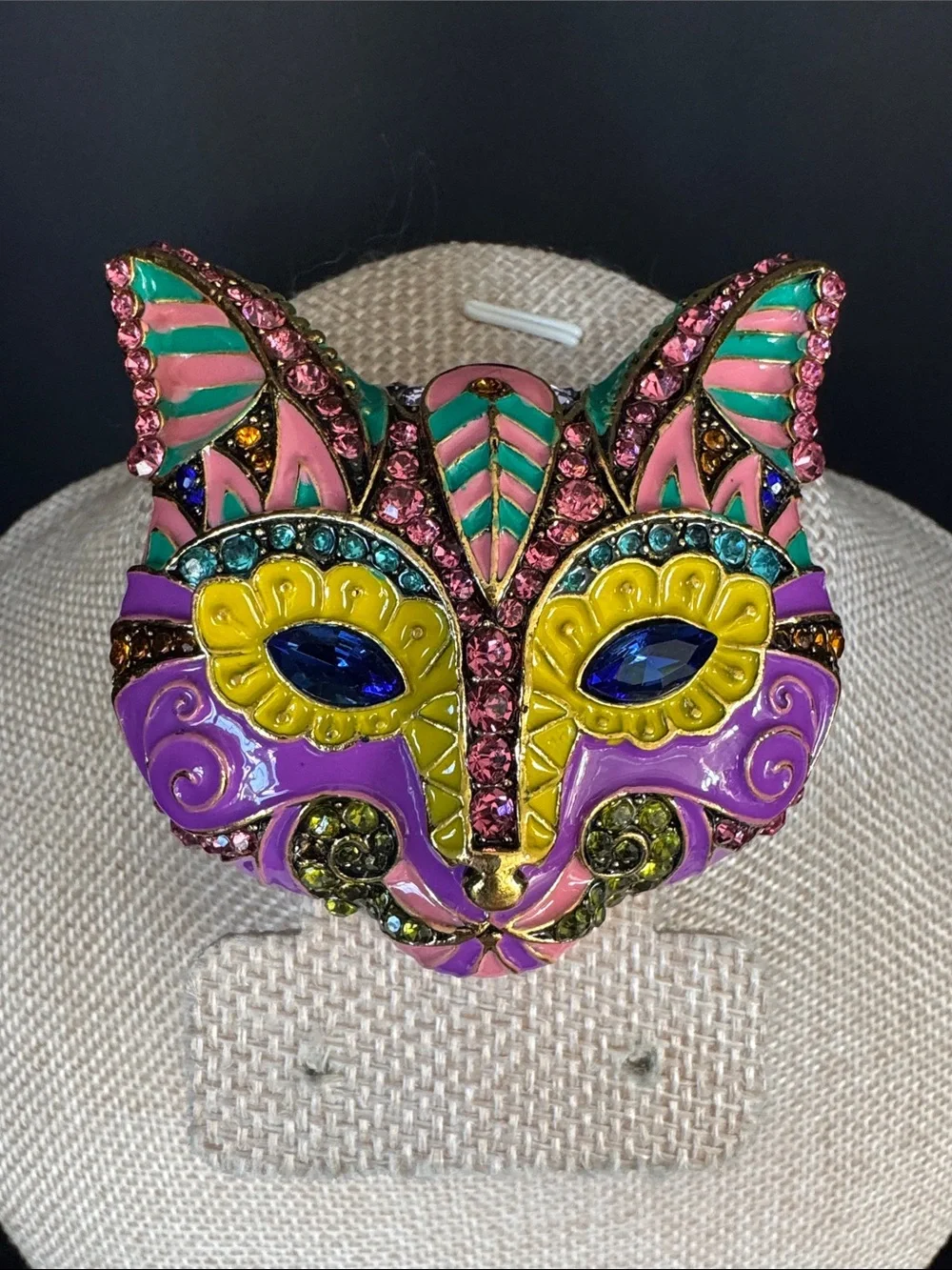 Vintage Style Venetian Cat Mask Enamel & Rhinestone Brooch Pin - Picture 1 of 4